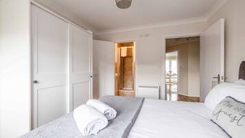 2 chambres, fer et planche Ă repasser, Wi-Fi, draps fournis