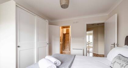 2 Bed/2 Bath/Parking in Slough - By Tempstay