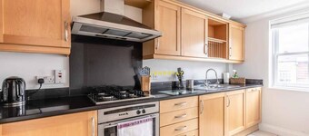 2 BED/2 BATH & FREE PARKING! ❤ CENTRAL WINDSOR ❤