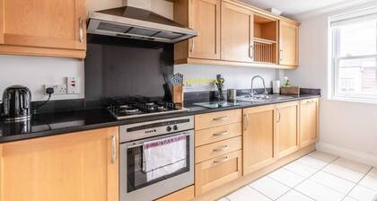 2 BED/2 BATH & FREE PARKING! ❤ CENTRAL WINDSOR ❤