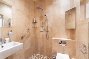 Shower, hair dryer, towels