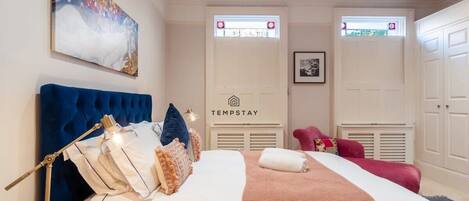 1 habitación, tabla de planchar con plancha, wifi y ropa de cama