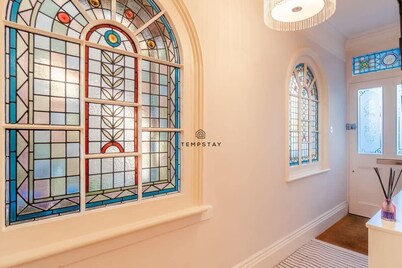 Charming Character Home| 1 Bed| By Tempstay