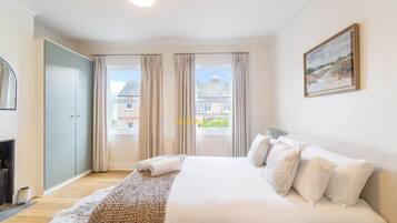 3 bedrooms, desk, iron/ironing board, WiFi