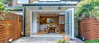 Stylish 3 Bed Cottage- Walk to Sights By Tempstay