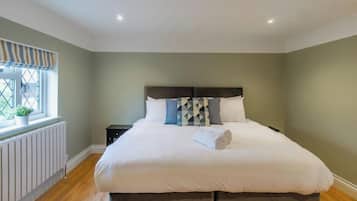 4 quartos, ferros/tábuas de passar roupa, Wi-Fi, roupa de cama