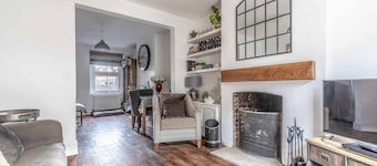 VICTORIAN COTTAGE †CLOSE 2 CASTLE & LEGOLAND!