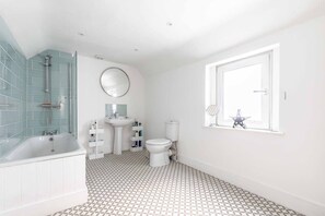 Badewanne, Haartrockner