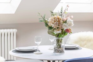 Dining - Stay In Style With Castle Views By Tempstay (Berkshire)