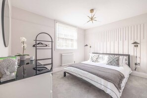 1 غرفة نوم ومكواة/لوح كي وواي فاي وملاءات أسرّة