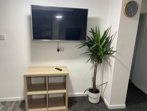 Apartment | Living area - Modern and Cosy Apartment in Leeds, England (Leeds)