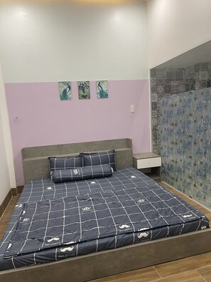 4 soverom, safe på rommet, skrivebord og wi-fi (inkludert)