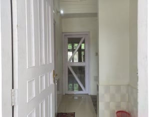 Standard Double Room | Bathroom | Shower, rainfall showerhead, towels