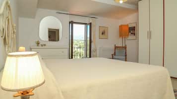 2 chambres, coffres-forts dans les chambres, bureau