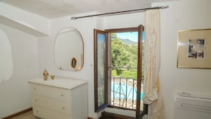 A room with a white dresser, a mirror, a window with a view of greenery, and a balcony with a railing. - Tranquility, relaxation? This is the right place. We'll be waiting for you!!! (Viterbo)