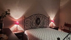 2 chambres, coffres-forts dans les chambres, bureau