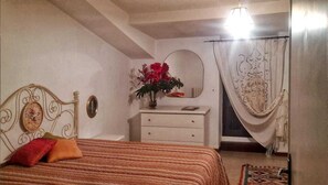 2 bedrooms, in-room safe, desk, iron/ironing board