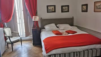 10 bedrooms, iron/ironing board, free WiFi, bed sheets