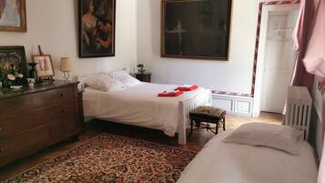 10 bedrooms, iron/ironing board, free WiFi, bed sheets