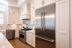 Coffee/tea maker, fridge, microwave, oven - 30% Off~"Beach You To It"~Heated Pool~Walk to Seaside~Beach Gear~Beach Access (Santa Rosa Beach)