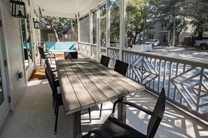 Outdoor dining - 30% Off~"Beach You To It"~Heated Pool~Walk to Seaside~Beach Gear~Beach Access (Santa Rosa Beach)
