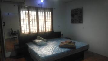 Apartment, 2 Queen Beds | 2 bedrooms, iron/ironing board, free WiFi, bed sheets