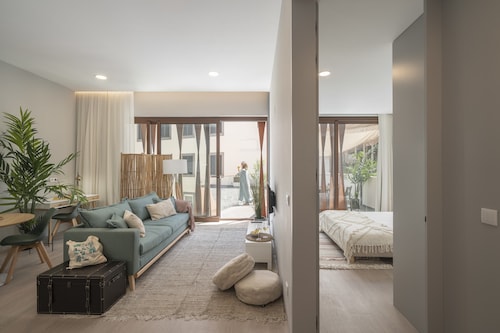 Cine Park Residence by An Island Apart