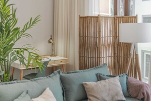 Design Apartment, 1 Queen Bed with Sofa bed | Living room | TV