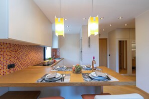 Appartement Familial, 1 chambre (Ermellino Ski in - Ski out 150m) | Coin séjour | Télévision à écran plat de 21 pouces avec chaînes par satellite