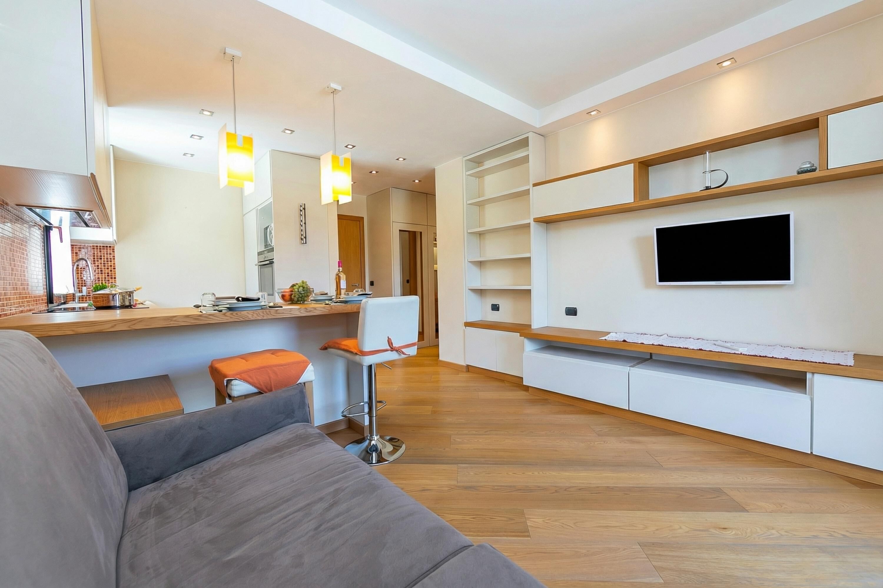 Family Apartment, Multiple Bedrooms (Ermellino Ski in - Ski out 150m) | Living room | 21-inch flat-screen TV with satellite channels, TV