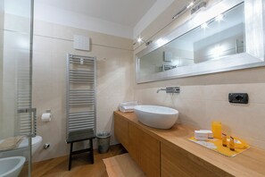 Family Apartment, Multiple Bedrooms (Ermellino Ski in - Ski out 150m) | Bathroom | Shower, hair dryer, bidet, towels - Ermellino Ski in - Ski out 150m (Livigno)