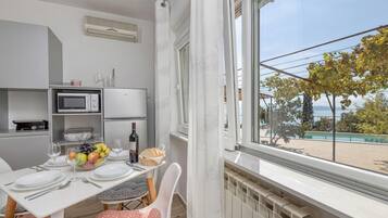 Căn hộ dành cho gia đình, nhiều phòng ngủ (Pool And Garden Apartment Happy Sound) | Khu ăn uống