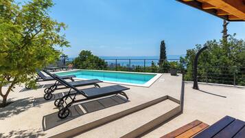 حمّام سباحة خارجي موسمي