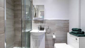 Combined shower/bathtub