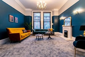 Living area - St Johns, Wakefield - Self check in & free parking (Wakefield)