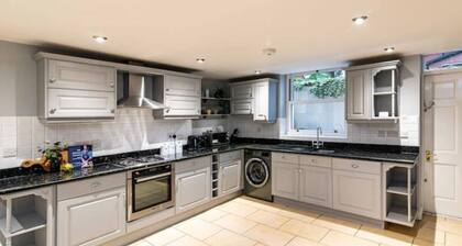 St Johns, Wakefield - Self check in & free parking