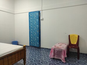 Standard Room | Desk - Homecation Manas Rabbit Homestay (Barnagar)