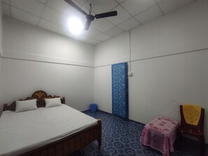 Standard Room | Desk - Homecation Manas Rabbit Homestay (Barnagar)