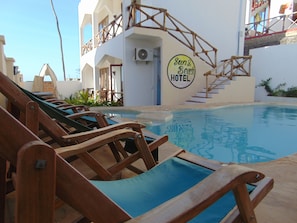 حمّام سباحة خارجي