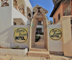 المنشأة من الخارج