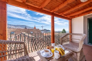 Apartamento básico, várias camas | Terraço/pátio