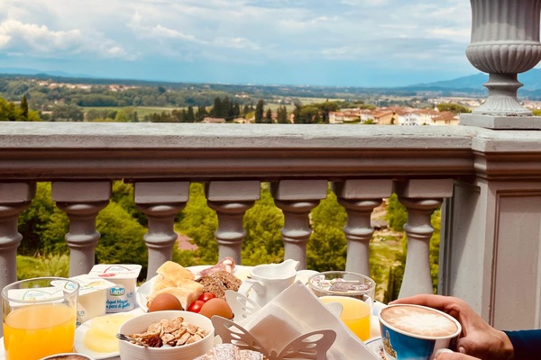 Daily buffet breakfast for a fee
