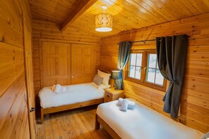 3 bedrooms, iron/ironing board, free WiFi, bed sheets