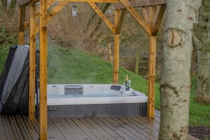 Bañera de hidromasaje al aire libre