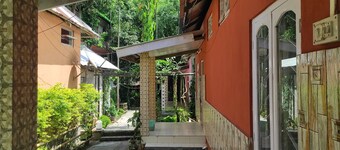 โฮมโลเคชั่น บอรัส โฮมสเตย์