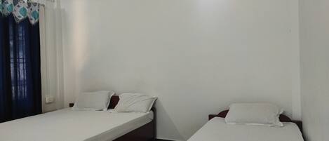 Studio Deluxe | Skrivbord och sängkläder