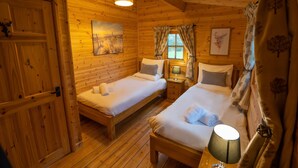 3 slaapkamers, een strijkplank/strijkijzer, gratis wifi, beddengoed