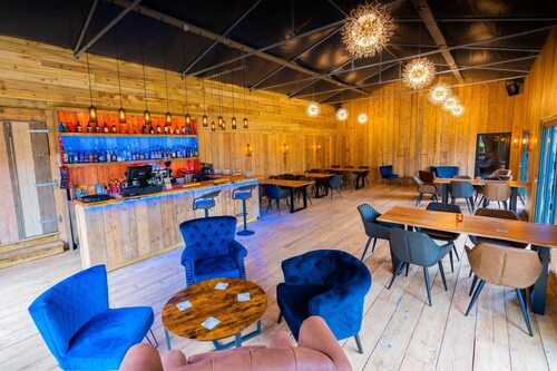 Large Somerset lodge with access to adventure activities