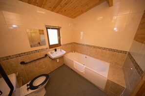 Bathtub, free toiletries, hair dryer, towels - A lodge with a range of amenities, including open plan dining and living area. Free wi fi , bedding (East Huntspill)