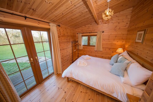 Large three bedroom lodge with private hot tub, located in the heart of Somerset.